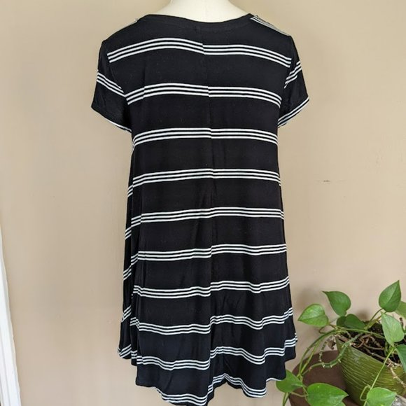 Olivia Sky Black White Striped Tunic Top - Size Small - Picture 3 of 7